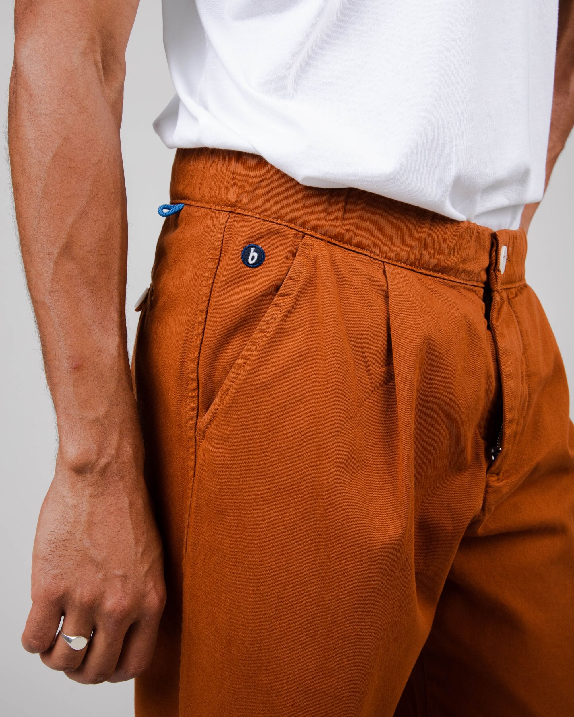 Brava Fabrics bukser Comfort Chino Canela i økologisk bomuld bæredygtig mode etisk mode