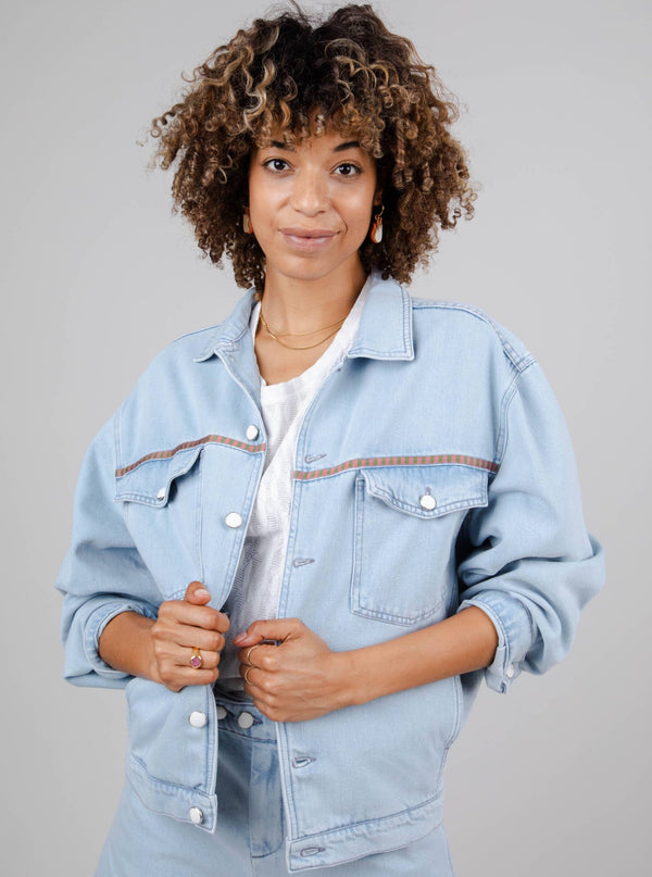 Brava Fabrics Jacken S Übergroße Jacke Light Denim aus Bio-Baumwolle nachhaltige Mode ethische Mode