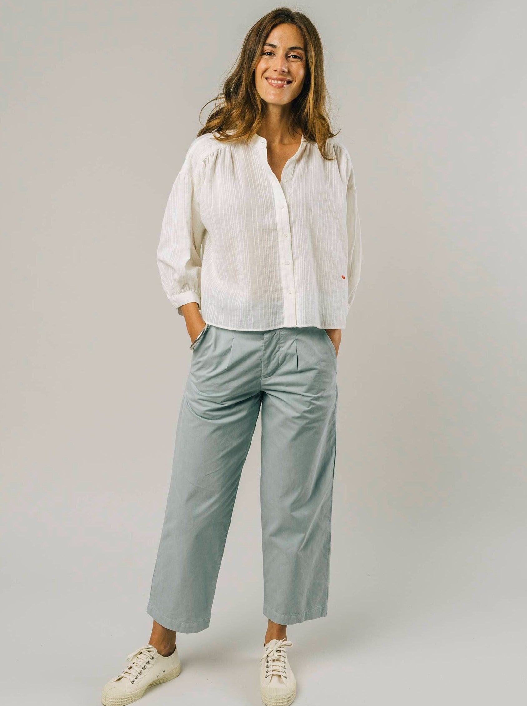 Brava Fabrics Pantalones Voyage Pleated Pant Mist moda sostenible moda ética