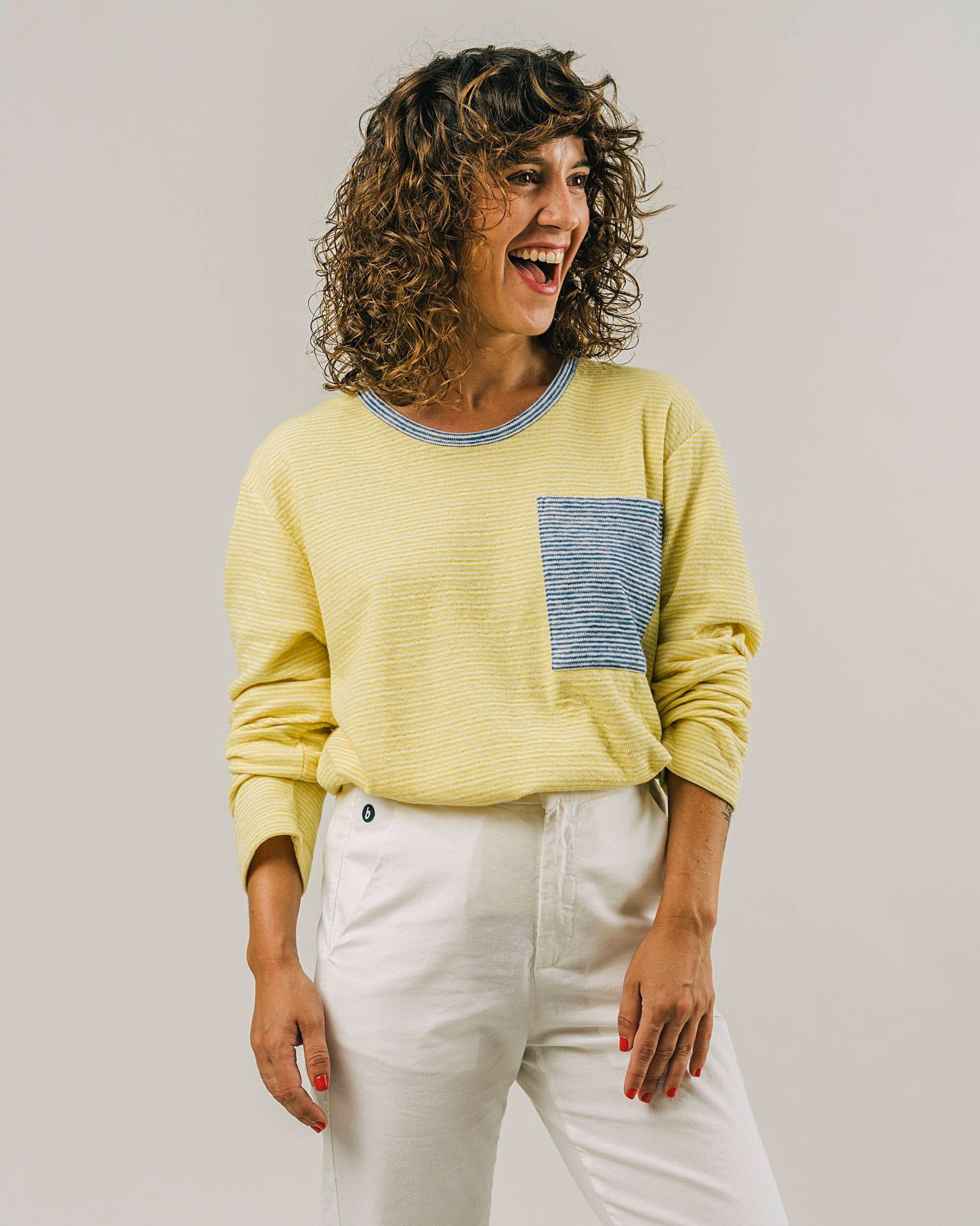 Samarreta de màniga llarga unisex de Brava Fabrics de color groc, moda sostenible, moda ètica