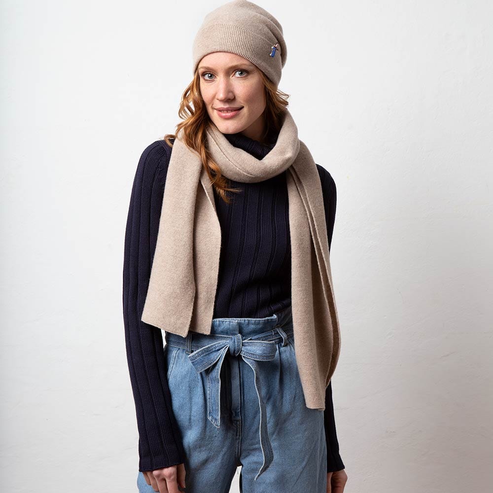 Martina Lewe hatte og tørklæder Strikket tørklæde i merino- og kashmiruld bæredygtig mode etisk mode