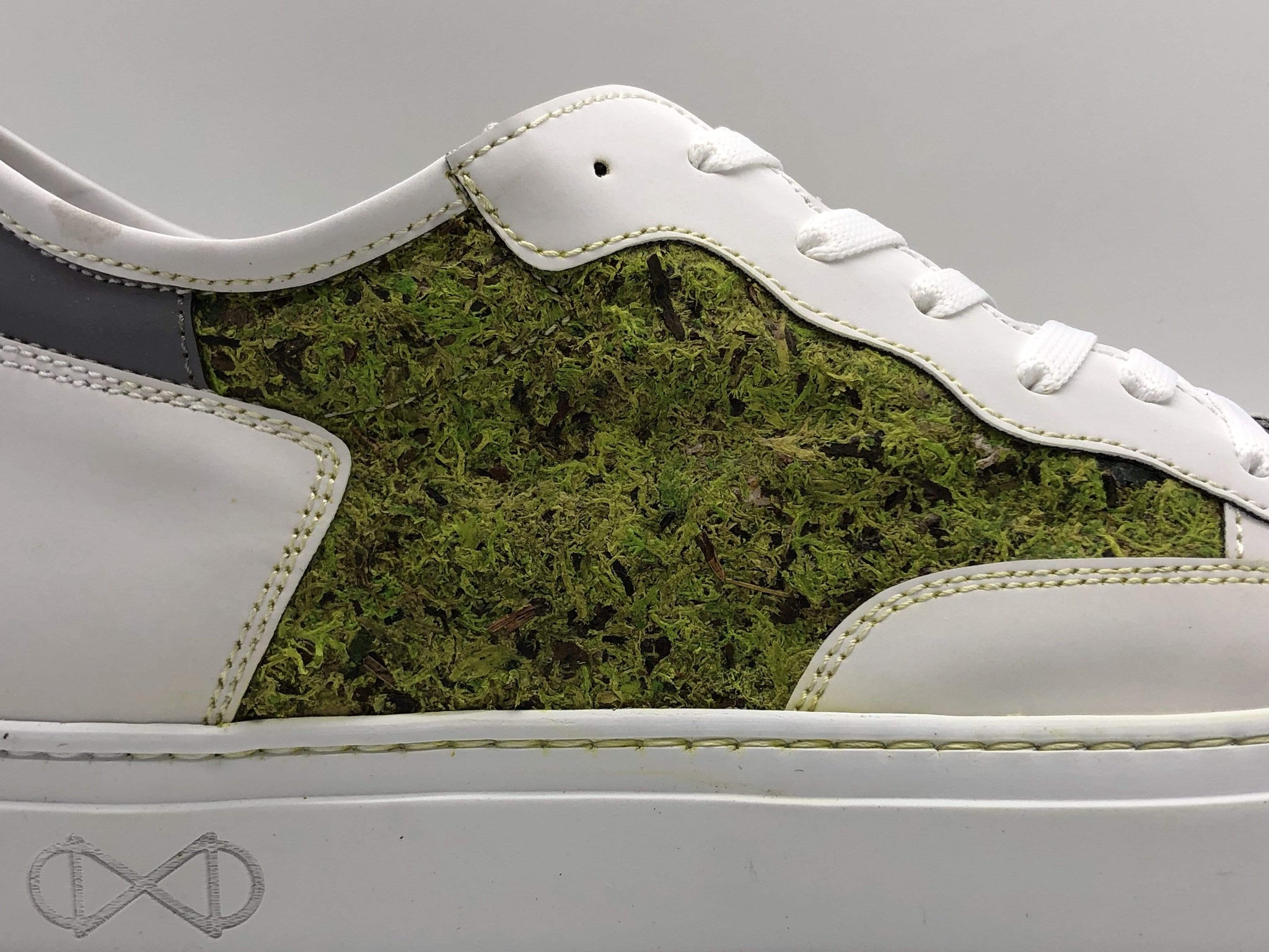 Moss Sneakers i ægte mos, glas og genanvendte PET-flasker.
