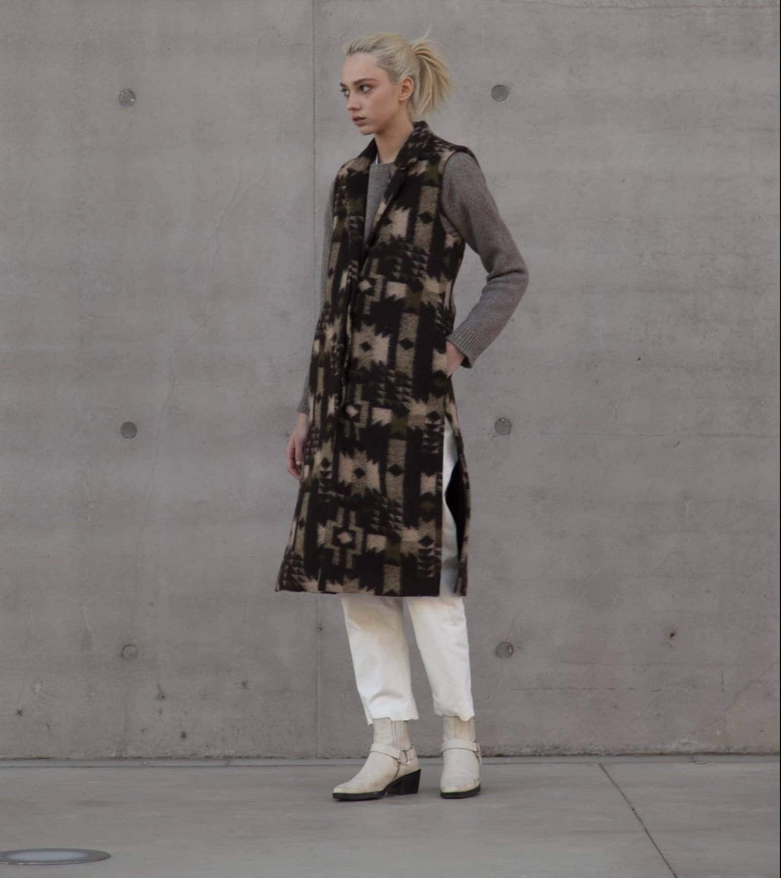 Jaquetes i peces de vestir de la col·lecció Suldaze Gilet llarg Irene estampat de llana i caixmir moda sostenible moda ètica